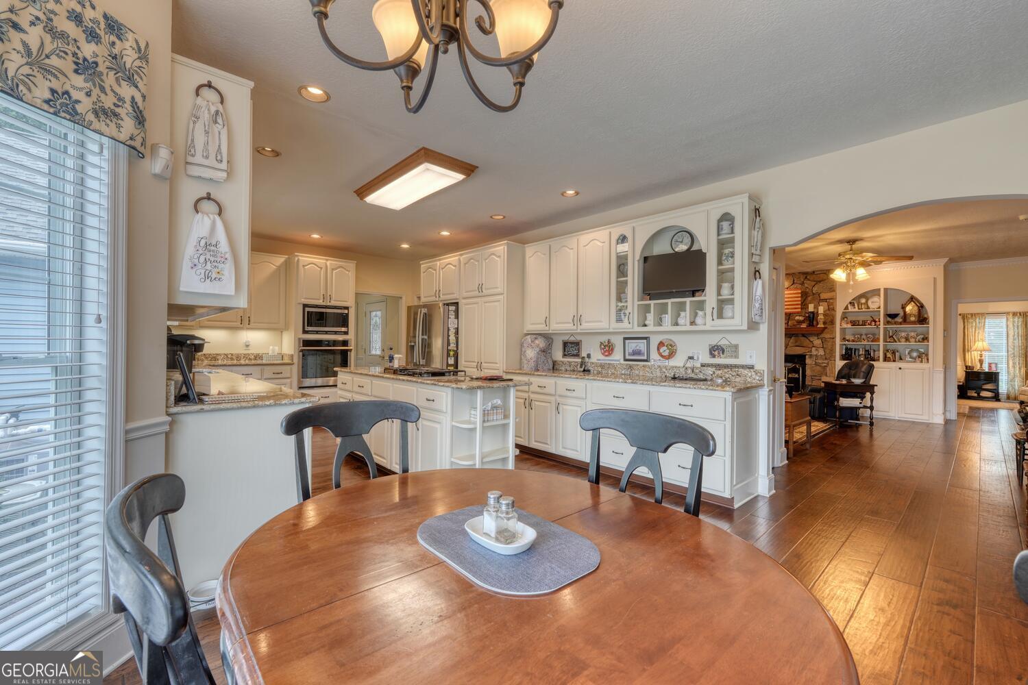 Blairsville, Georgia, 30512, United States, 4 Bedrooms Bedrooms, ,4 BathroomsBathrooms,Residential,Active,1897990