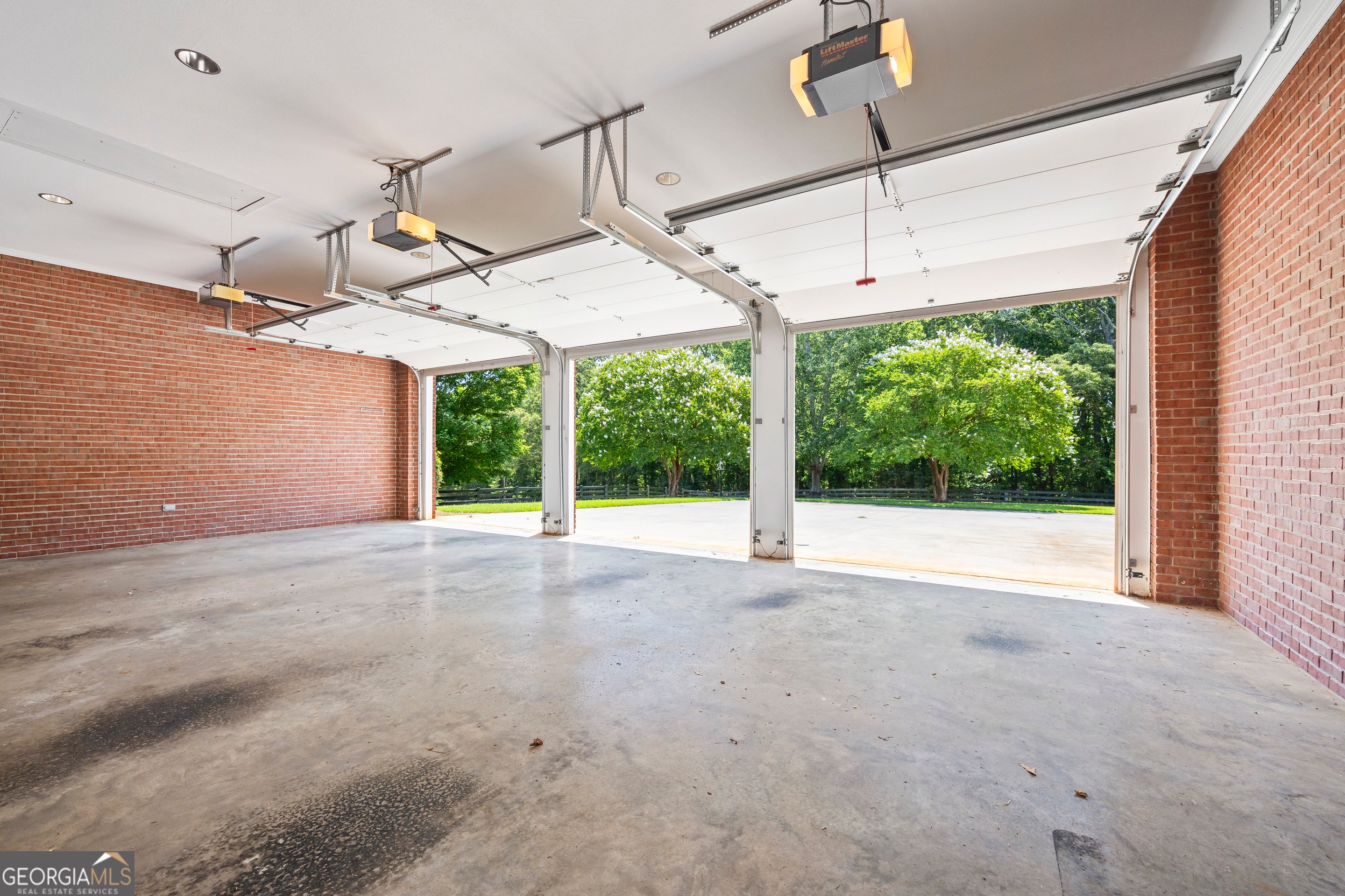 Lavonia, Georgia, 30553, United States, 5 Bedrooms Bedrooms, ,5 BathroomsBathrooms,Residential,Active,1862896