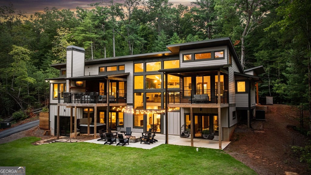 Ellijay, Georgia, 30540, United States, 5 Bedrooms Bedrooms, ,6 BathroomsBathrooms,Residential,Active,1919053