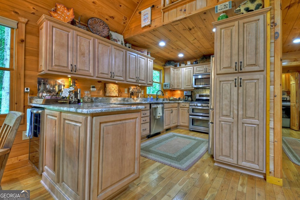 Morganton, Georgia, 30560, United States, 4 Bedrooms Bedrooms, ,6 BathroomsBathrooms,Residential,Active,1945076
