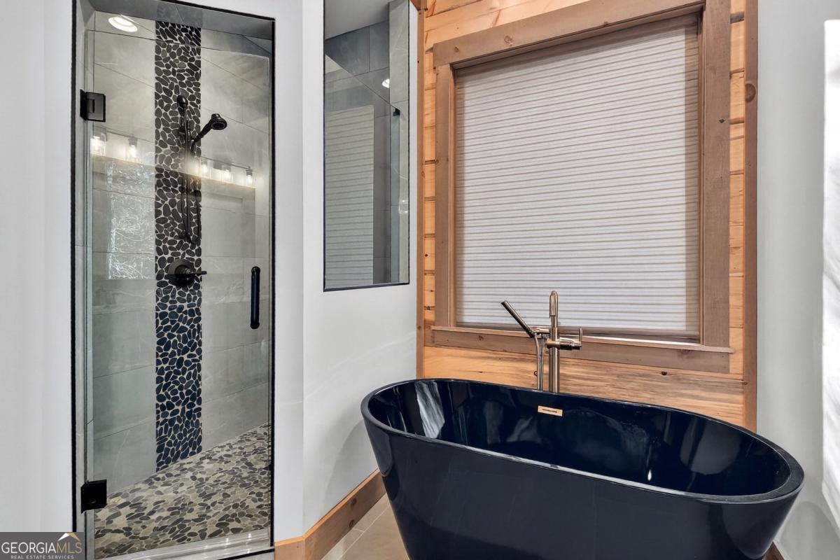 Ellijay, Georgia, 30540, United States, 4 Bedrooms Bedrooms, ,3 BathroomsBathrooms,Residential,Active,1971791