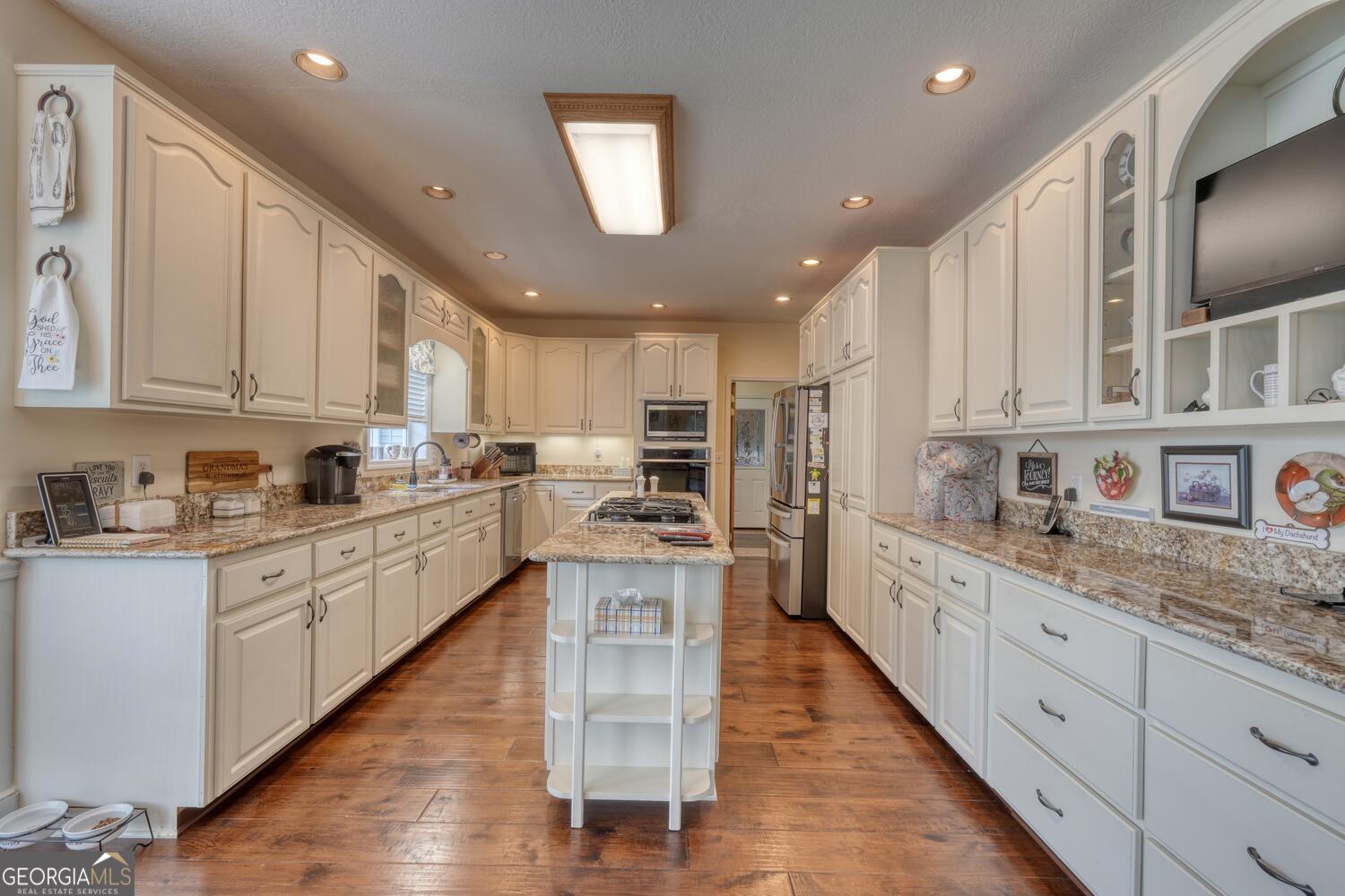 Blairsville, Georgia, 30512, United States, 4 Bedrooms Bedrooms, ,4 BathroomsBathrooms,Residential,Active,1897990