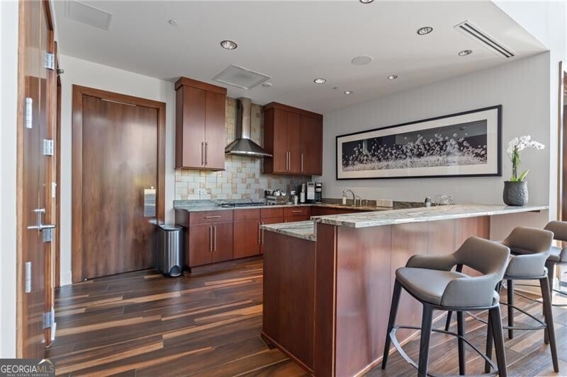 Atlanta, Georgia, 30326, United States, 2 Bedrooms Bedrooms, ,3 BathroomsBathrooms,Residential,Active,1945461