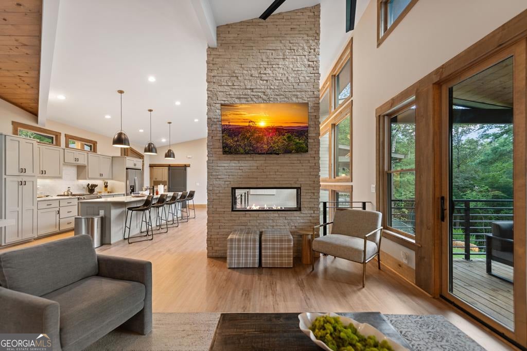 Ellijay, Georgia, 30540, United States, 5 Bedrooms Bedrooms, ,6 BathroomsBathrooms,Residential,Active,1919053