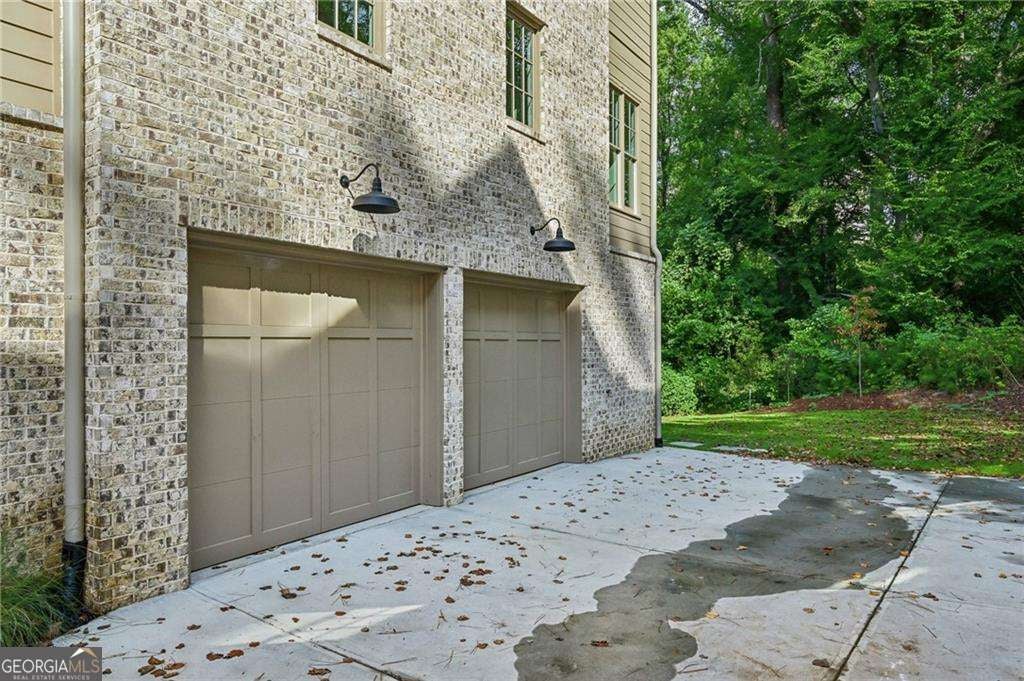 Atlanta, Georgia, 30305, United States, 6 Bedrooms Bedrooms, ,5 BathroomsBathrooms,Residential,Active,1702025