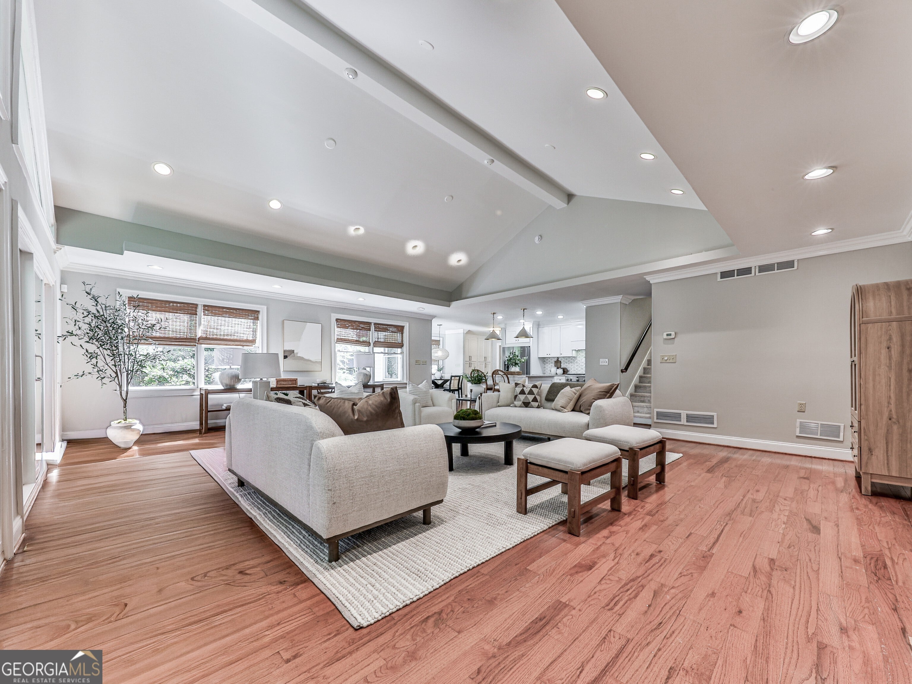 Atlanta, Georgia, 30305, United States, 5 Bedrooms Bedrooms, ,6 BathroomsBathrooms,Residential,Active,1988420