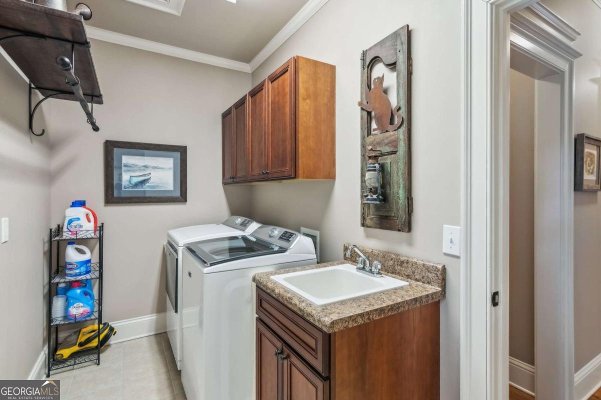 Big Canoe, Georgia, 30143, United States, 5 Bedrooms Bedrooms, ,6 BathroomsBathrooms,Residential,Active,1997550