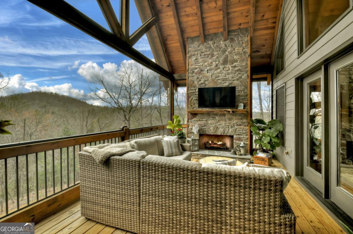 Ellijay, Georgia, 30540, United States, 5 Bedrooms Bedrooms, ,4 BathroomsBathrooms,Residential,Active,1954017