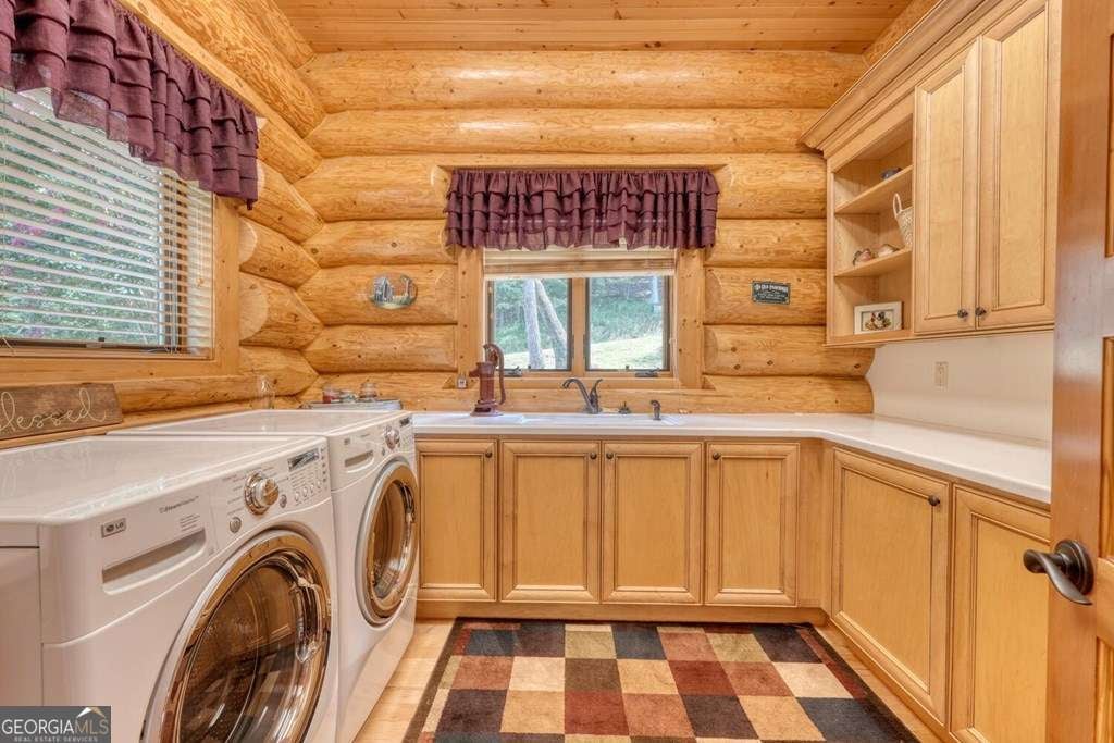 Blairsville, Georgia, 30512, United States, 4 Bedrooms Bedrooms, ,6 BathroomsBathrooms,Residential,Active,1936094