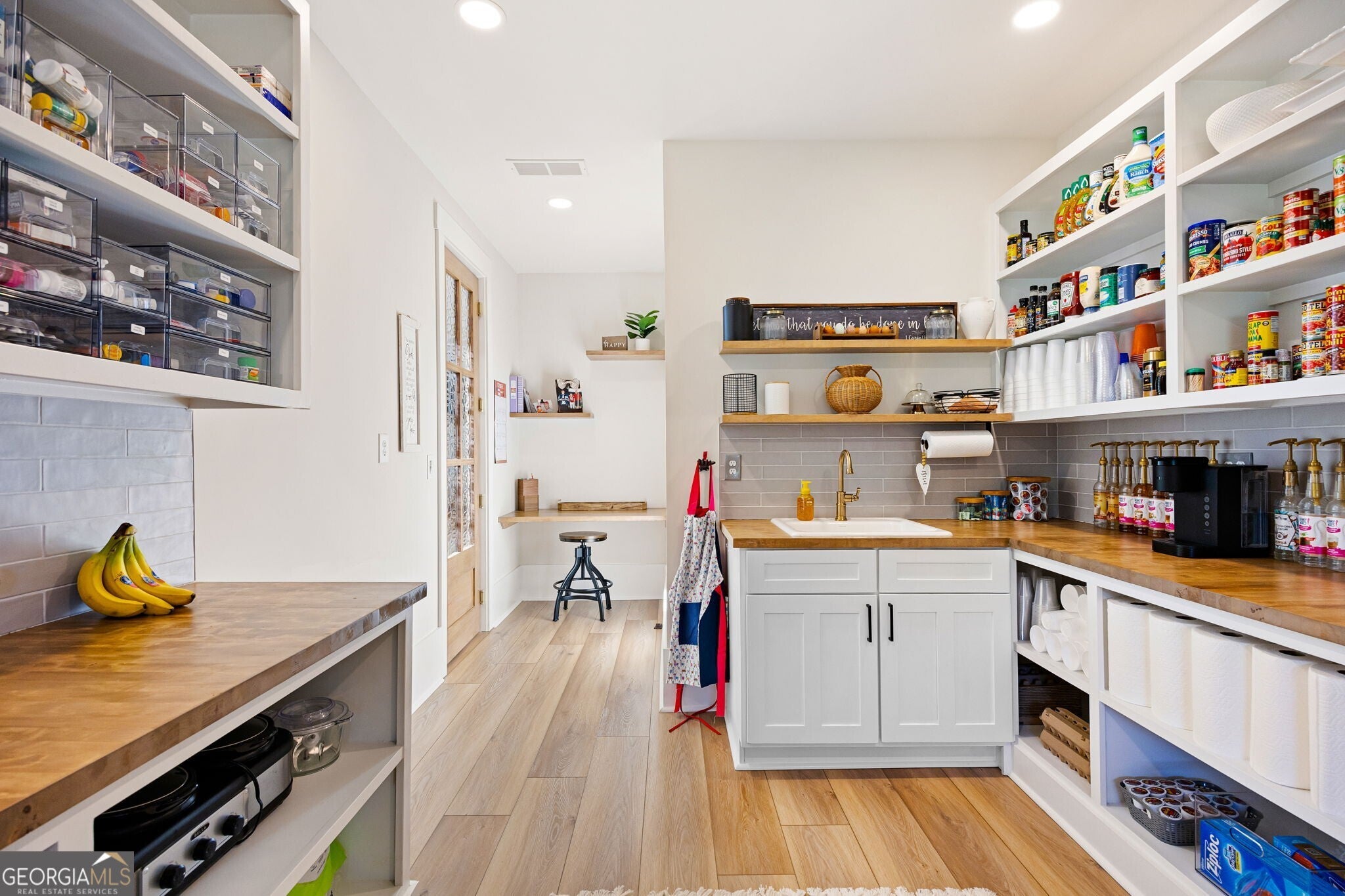 Rydal, Georgia, 30171, United States, 5 Bedrooms Bedrooms, ,5 BathroomsBathrooms,Residential,Active,1987251