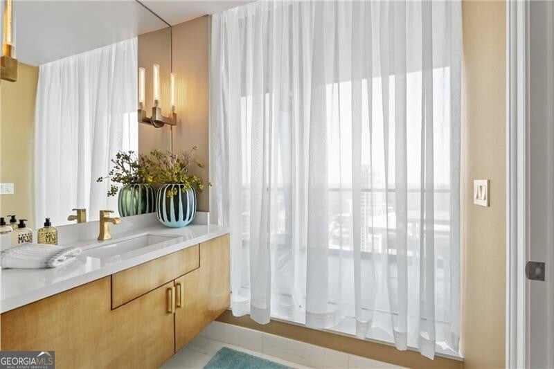 Atlanta, Georgia, 30326, United States, 2 Bedrooms Bedrooms, ,3 BathroomsBathrooms,Residential,Active,2014955