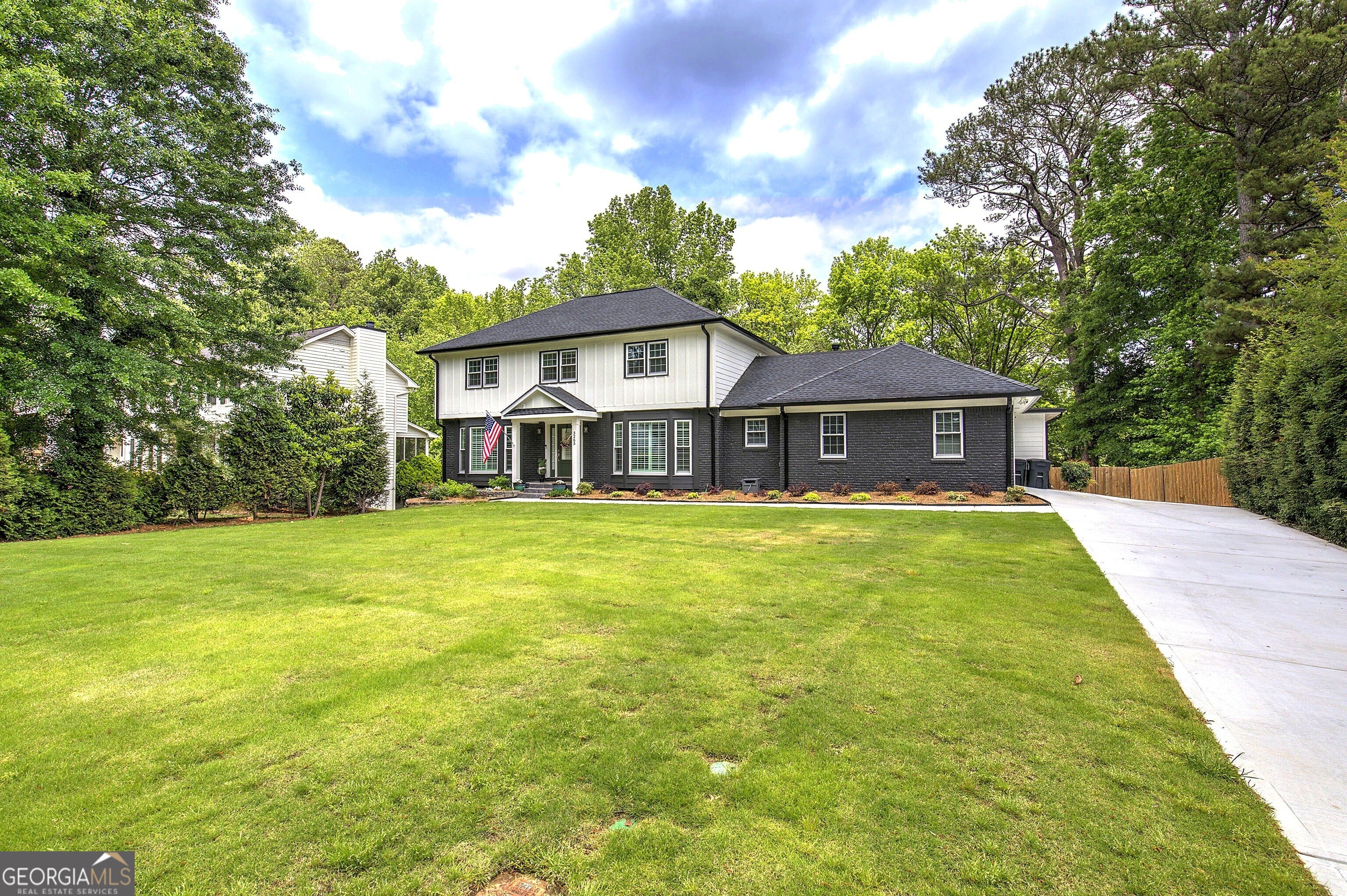 Marietta, Georgia, 30068, United States, 6 Bedrooms Bedrooms, ,5 BathroomsBathrooms,Residential,Active,2044581