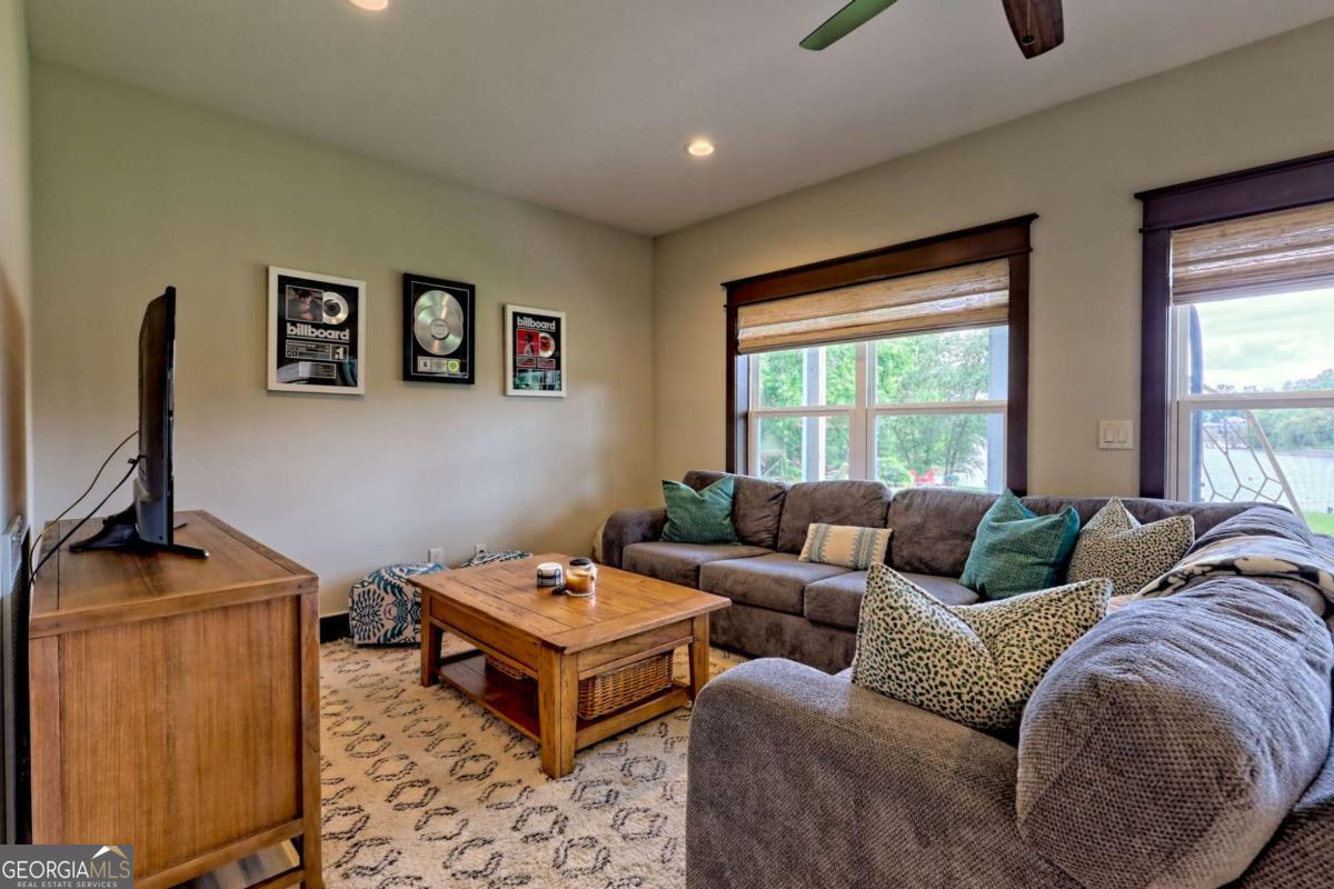 Hiawassee, Georgia, 30546, United States, 2 Bedrooms Bedrooms, ,3 BathroomsBathrooms,Residential,Active,1914779
