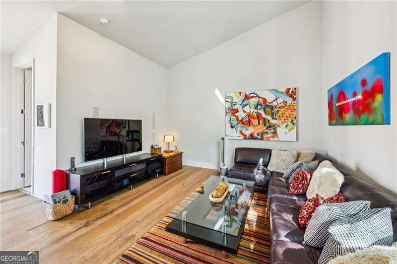 Atlanta, Georgia, 30309, United States, 3 Bedrooms Bedrooms, ,4 BathroomsBathrooms,Residential,Active,1987236