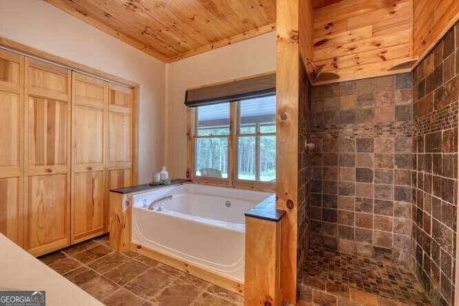 Blue Ridge, Georgia, 30513, United States, 5 Bedrooms Bedrooms, ,4 BathroomsBathrooms,Residential,Active,1922342