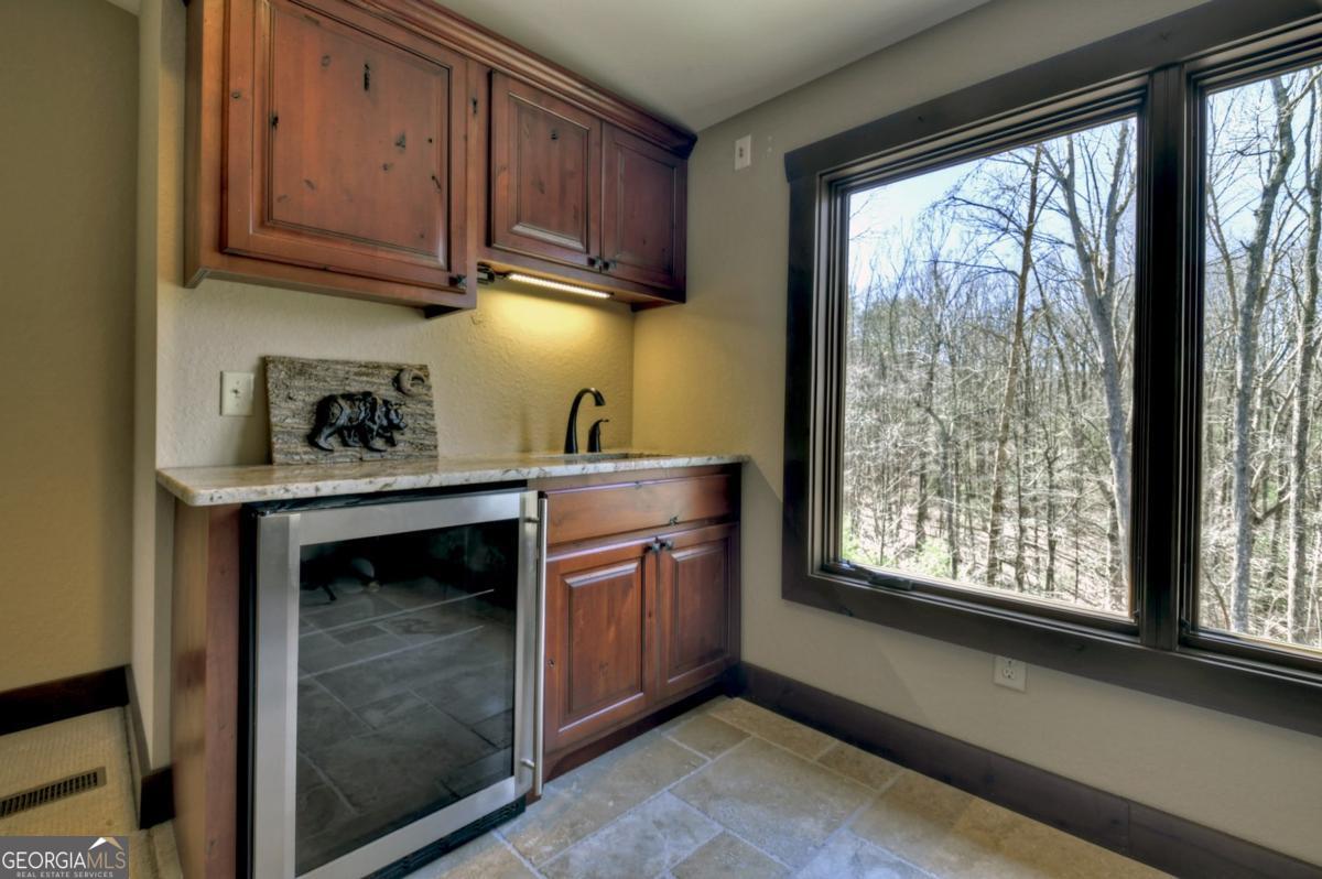 Ellijay, Georgia, 30536, United States, 5 Bedrooms Bedrooms, ,6 BathroomsBathrooms,Residential,Active,1953697