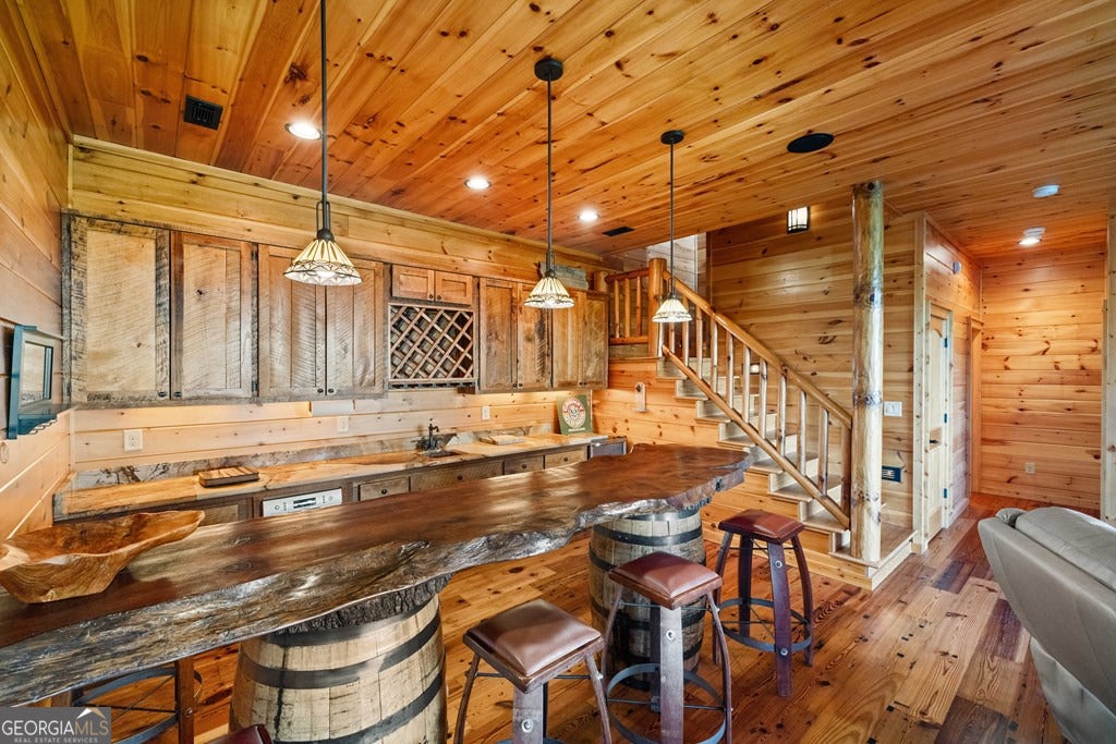 Mineral Bluff, Georgia, 30559, United States, 4 Bedrooms Bedrooms, ,5 BathroomsBathrooms,Residential,Active,2044577