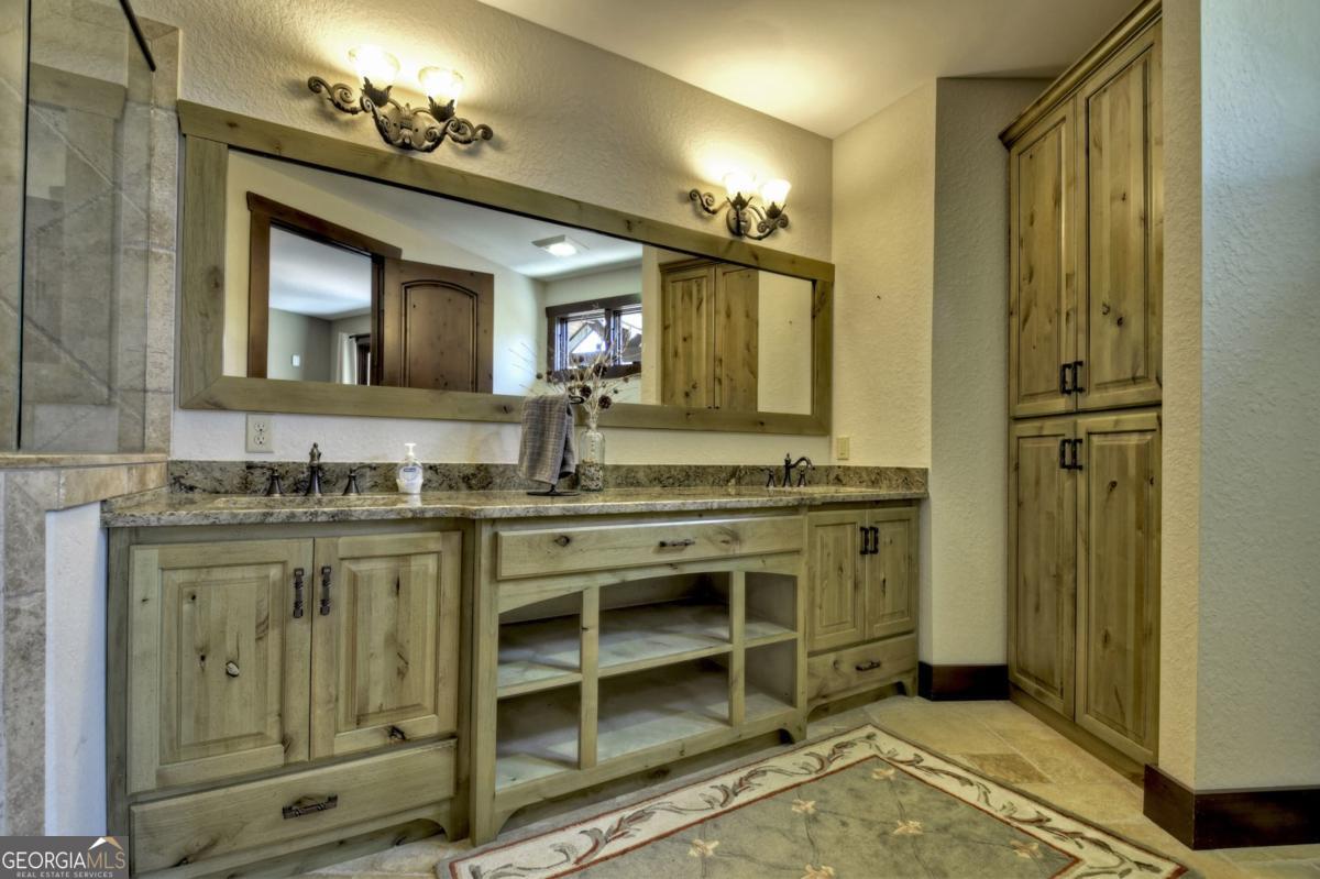 Ellijay, Georgia, 30536, United States, 5 Bedrooms Bedrooms, ,6 BathroomsBathrooms,Residential,Active,1953697