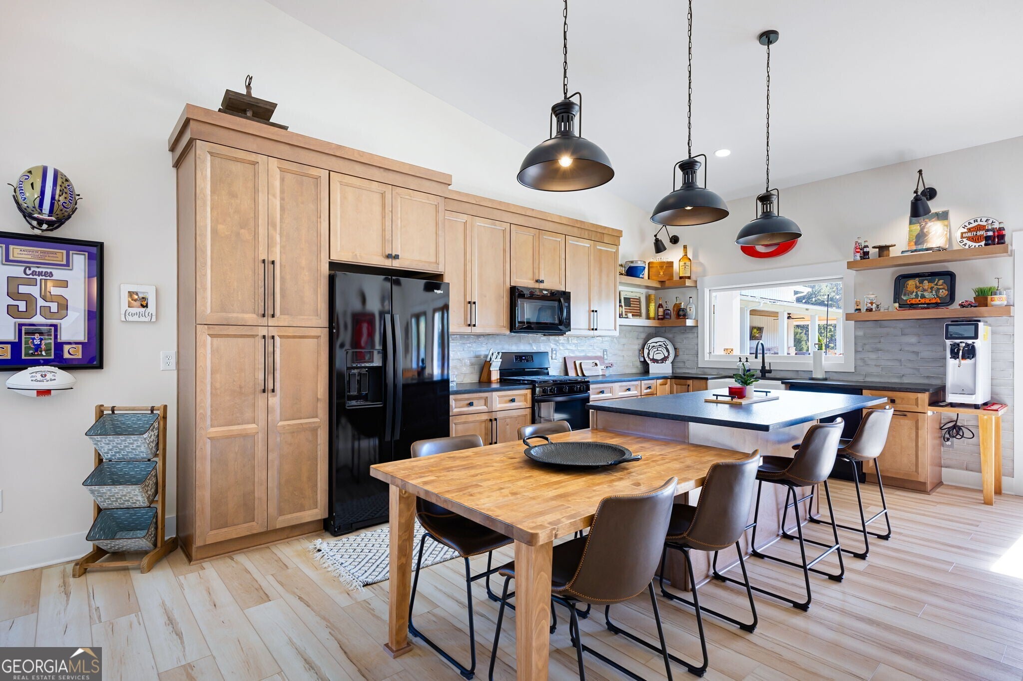 Rydal, Georgia, 30171, United States, 5 Bedrooms Bedrooms, ,5 BathroomsBathrooms,Residential,Active,1987251