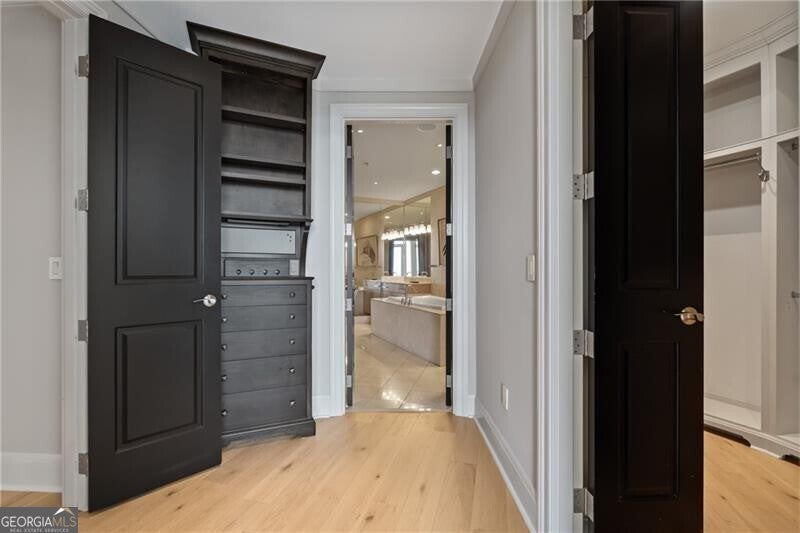 Atlanta, Georgia, 30326, United States, 2 Bedrooms Bedrooms, ,3 BathroomsBathrooms,Residential,Active,1945461