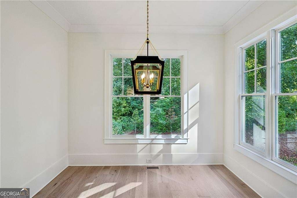 Atlanta, Georgia, 30305, United States, 6 Bedrooms Bedrooms, ,5 BathroomsBathrooms,Residential,Active,1702025