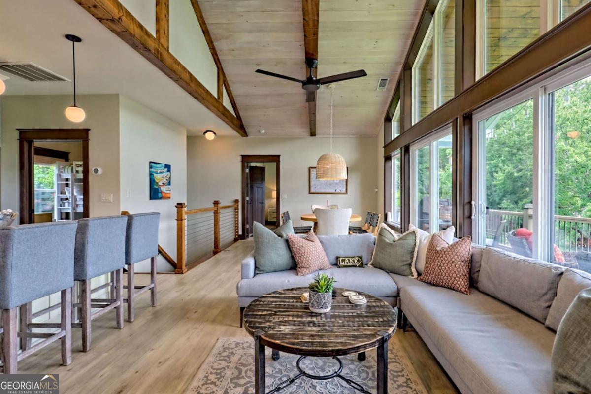 Hiawassee, Georgia, 30546, United States, 2 Bedrooms Bedrooms, ,3 BathroomsBathrooms,Residential,Active,1914779