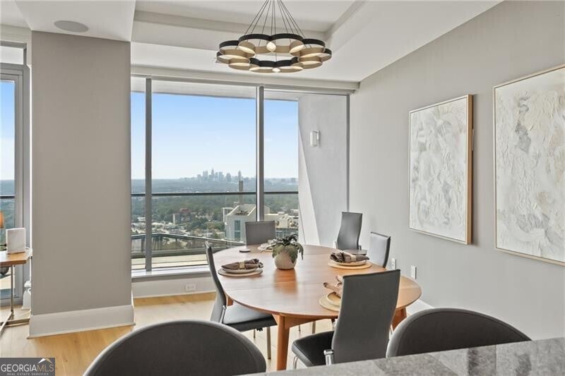 Atlanta, Georgia, 30326, United States, 2 Bedrooms Bedrooms, ,3 BathroomsBathrooms,Residential,Active,1945461