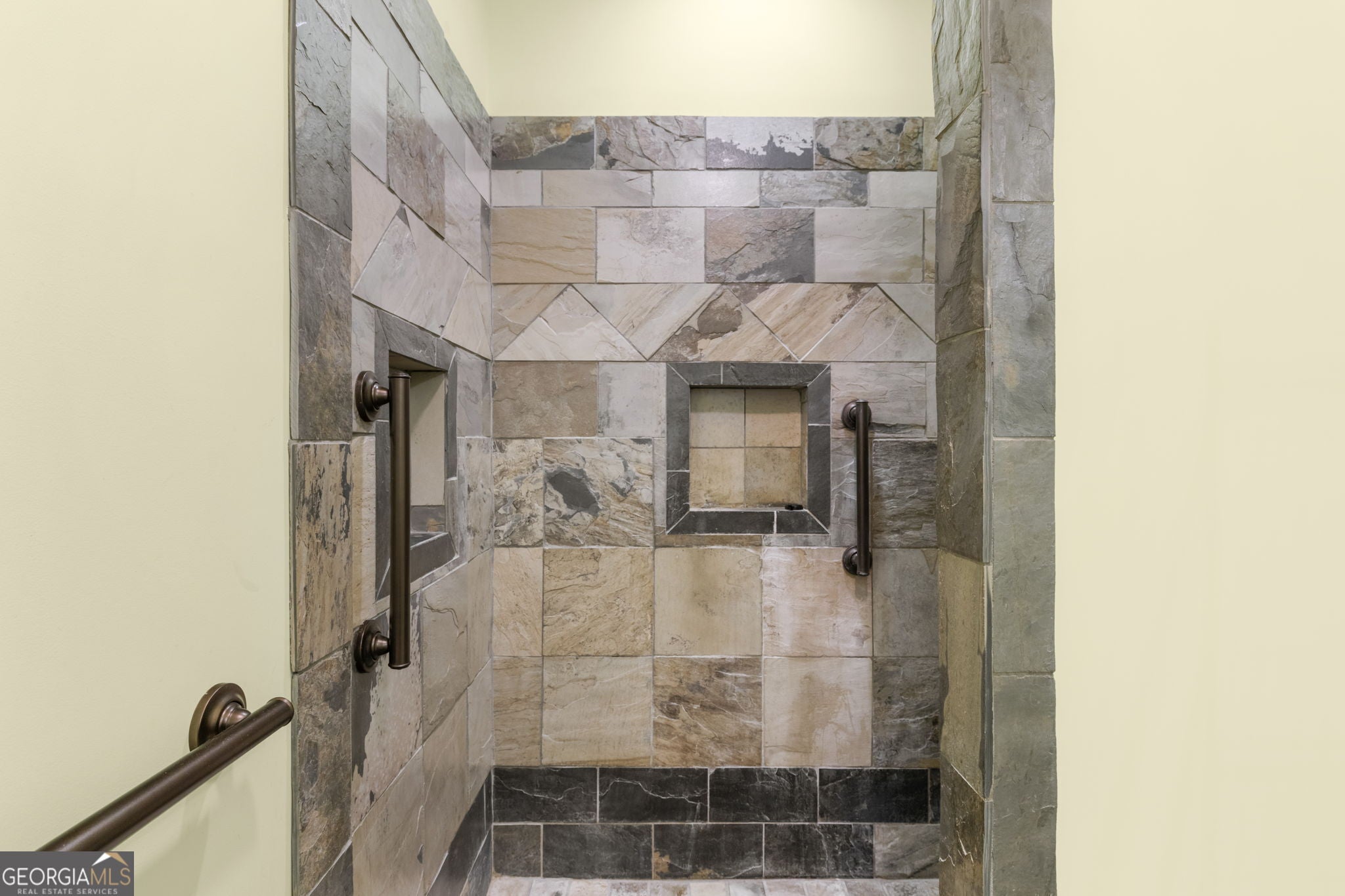 Clarkesville, Georgia, 30523, United States, 3 Bedrooms Bedrooms, ,4 BathroomsBathrooms,Residential,Active,2007020