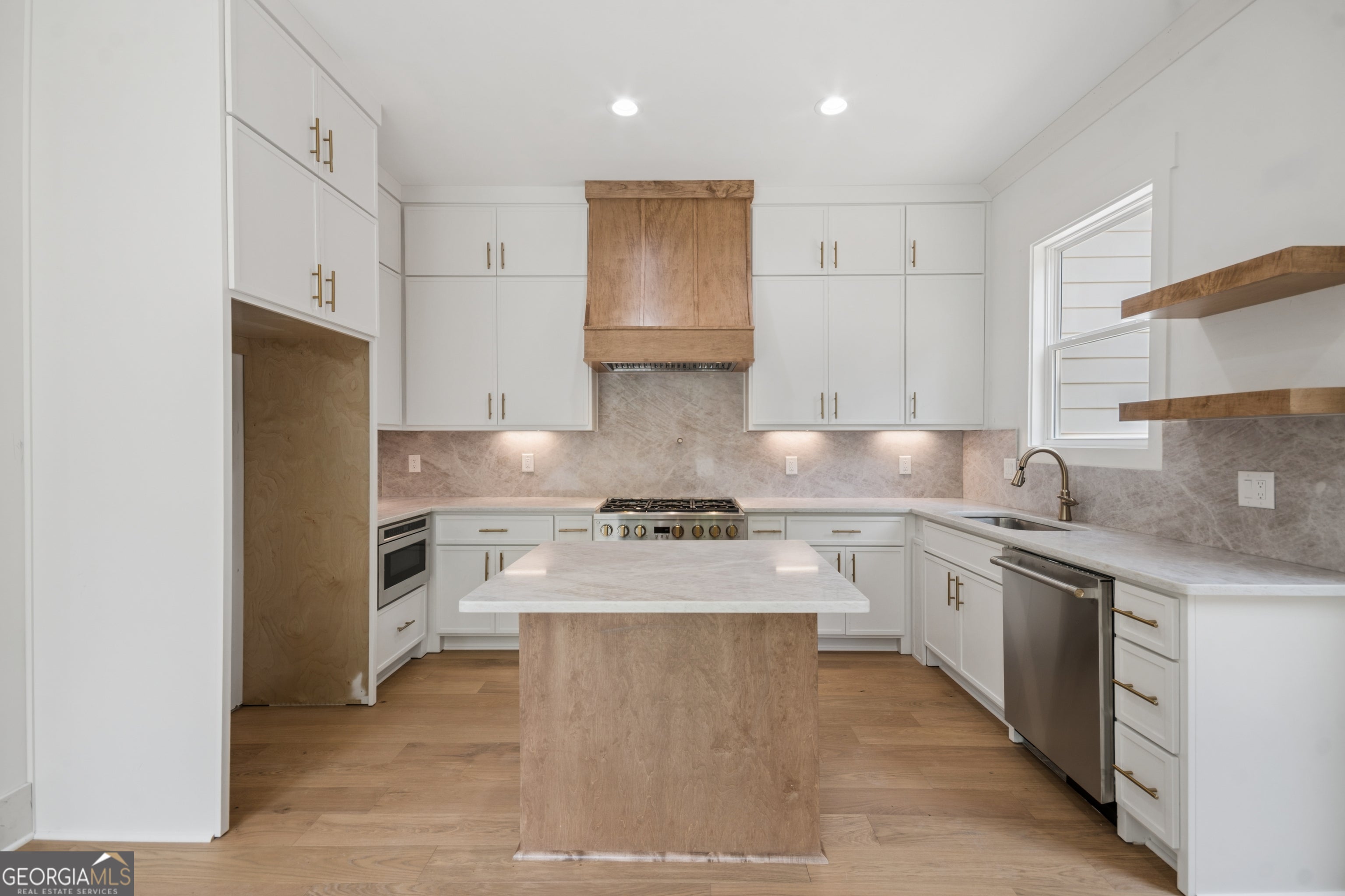 Alpharetta, Georgia, 30022, United States, 5 Bedrooms Bedrooms, ,4 BathroomsBathrooms,Residential,Active,2044146