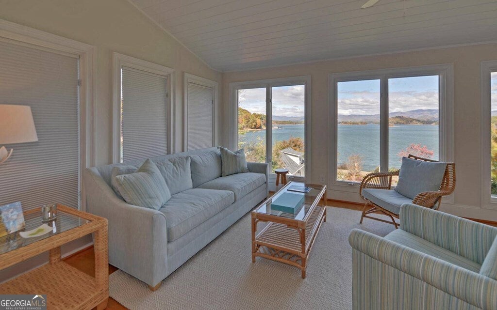 Hiawassee, Georgia, 30546, United States, 8 Bedrooms Bedrooms, ,6 BathroomsBathrooms,Residential,Active,1821963