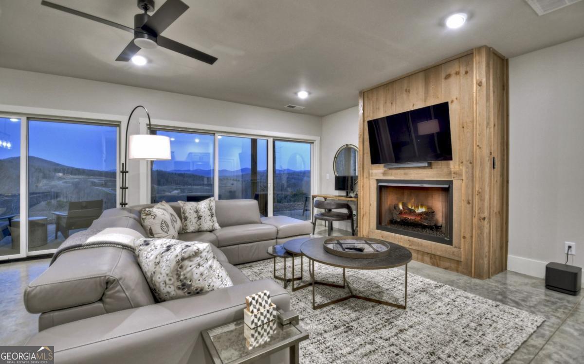 Morganton, Georgia, 30560, United States, 3 Bedrooms Bedrooms, ,4 BathroomsBathrooms,Residential,Active,2010579