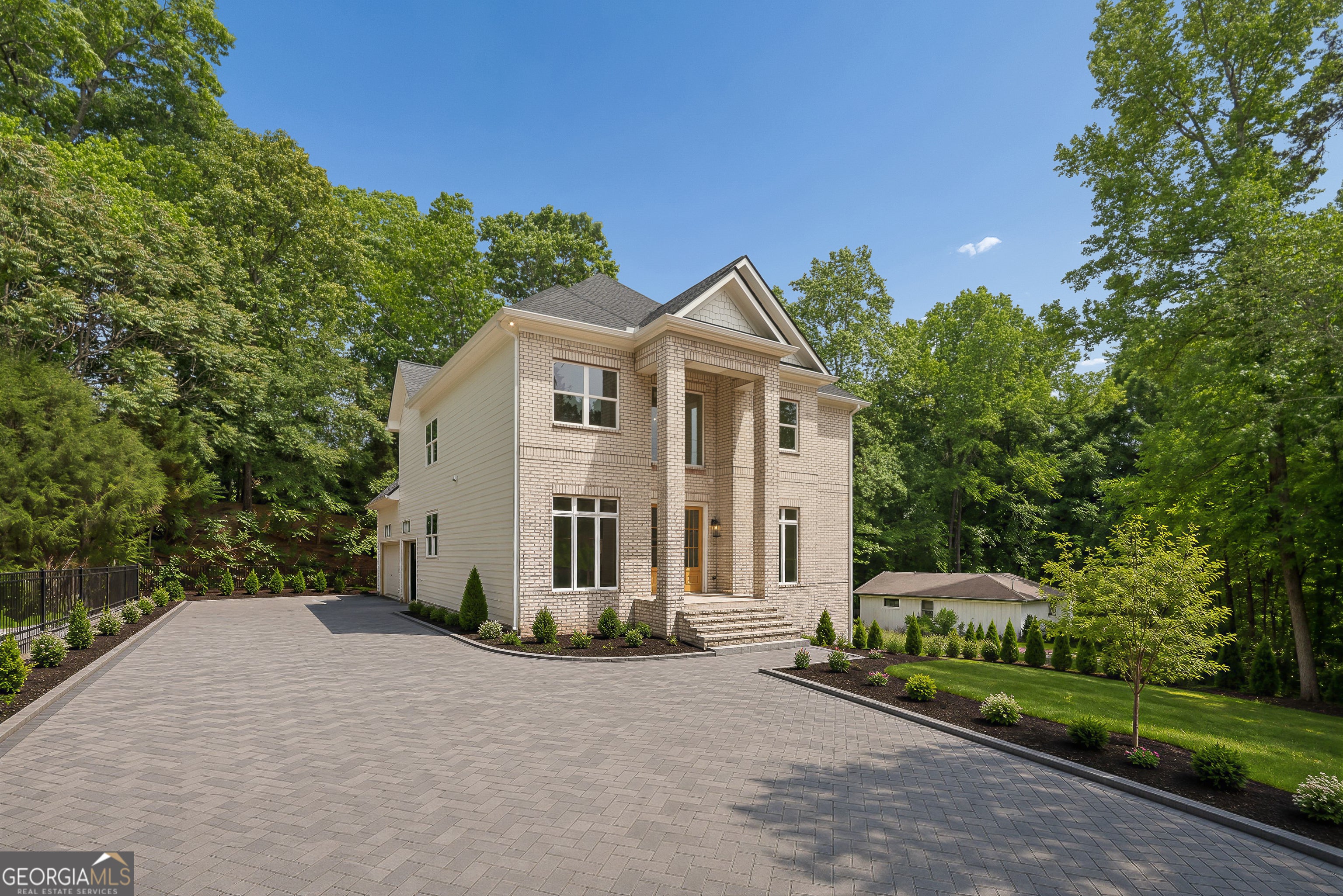 Alpharetta, Georgia, 30022, United States, 5 Bedrooms Bedrooms, ,4 BathroomsBathrooms,Residential,Active,2044146