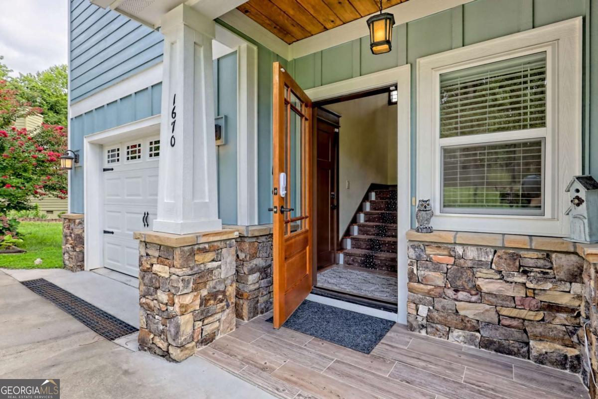 Hiawassee, Georgia, 30546, United States, 2 Bedrooms Bedrooms, ,3 BathroomsBathrooms,Residential,Active,1914779