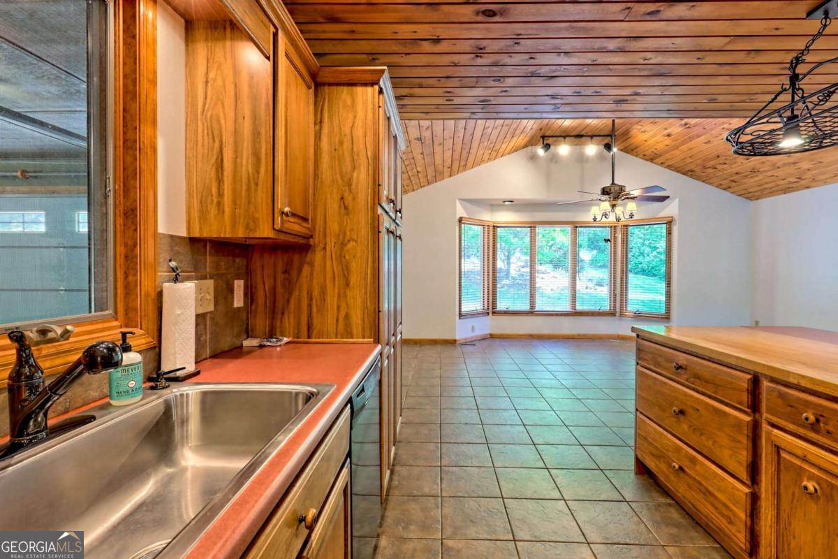 Hiawassee, Georgia, 30546, United States, ,3 BathroomsBathrooms,Residential,Active,1790197