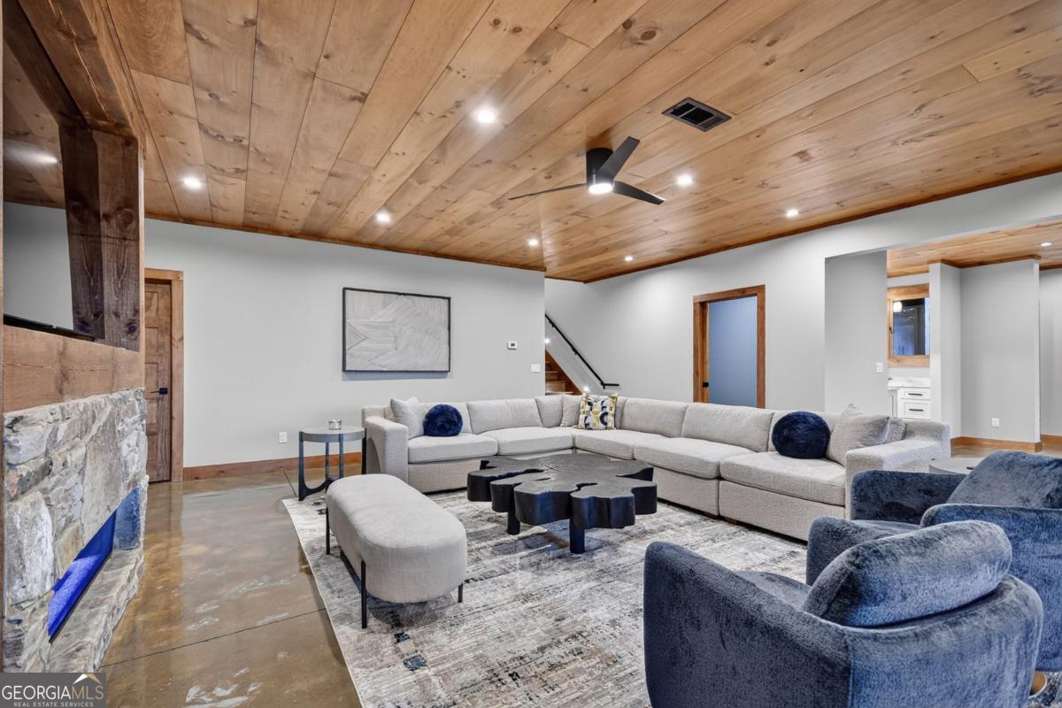 Blue Ridge, Georgia, 30513, United States, 5 Bedrooms Bedrooms, ,5 BathroomsBathrooms,Residential,Active,2003557