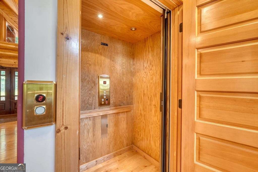 Blairsville, Georgia, 30512, United States, 4 Bedrooms Bedrooms, ,6 BathroomsBathrooms,Residential,Active,1936094