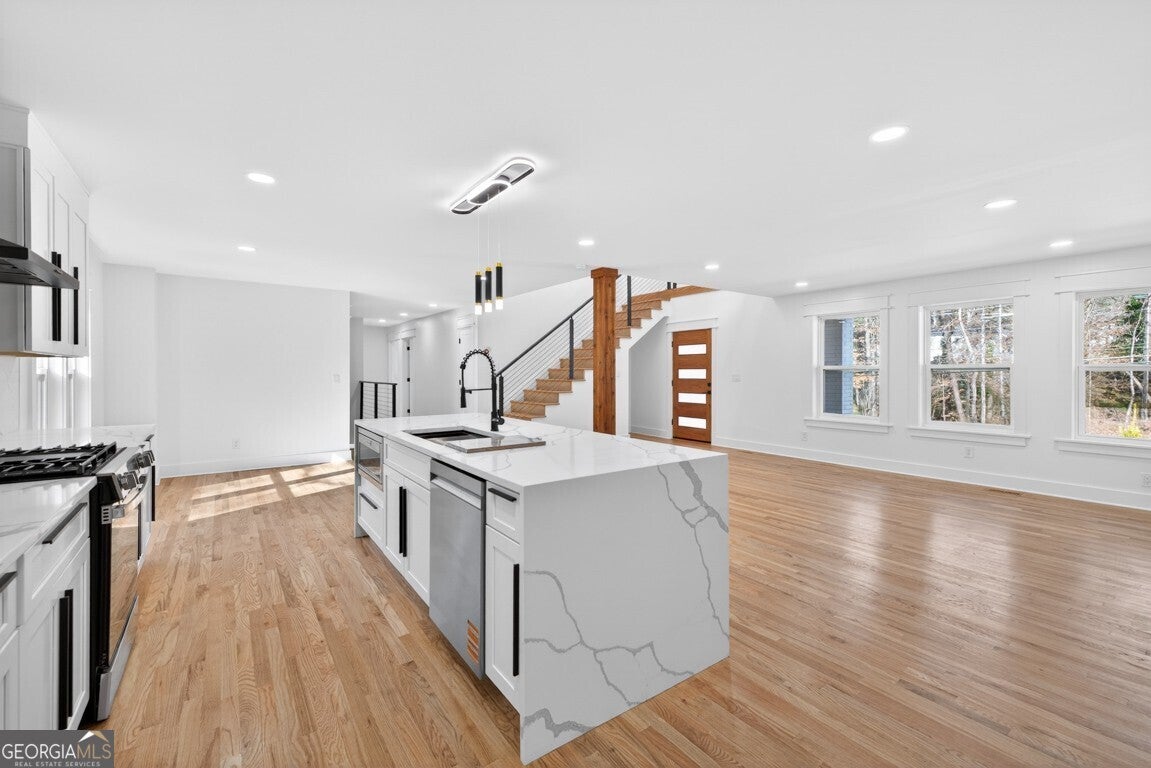 Norcross, Georgia, 30071, United States, 6 Bedrooms Bedrooms, ,5 BathroomsBathrooms,Residential,Active,2009837