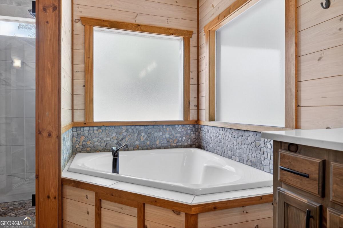 Morganton, Georgia, 30560, United States, 4 Bedrooms Bedrooms, ,4 BathroomsBathrooms,Residential,Active,1853343