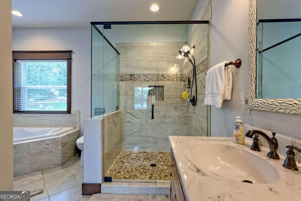 Hiawassee, Georgia, 30546, United States, 2 Bedrooms Bedrooms, ,3 BathroomsBathrooms,Residential,Active,1914779