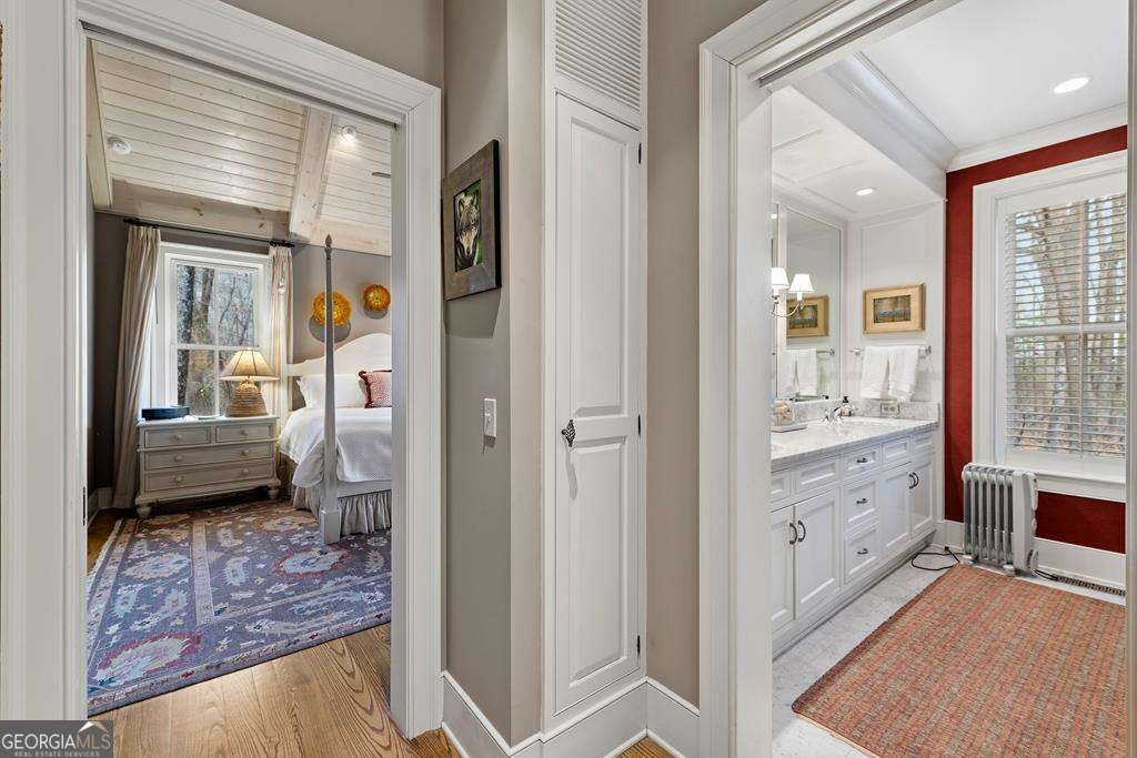 Murphy, North Carolina, 28906, United States, 5 Bedrooms Bedrooms, ,6 BathroomsBathrooms,Residential,Active,2001080