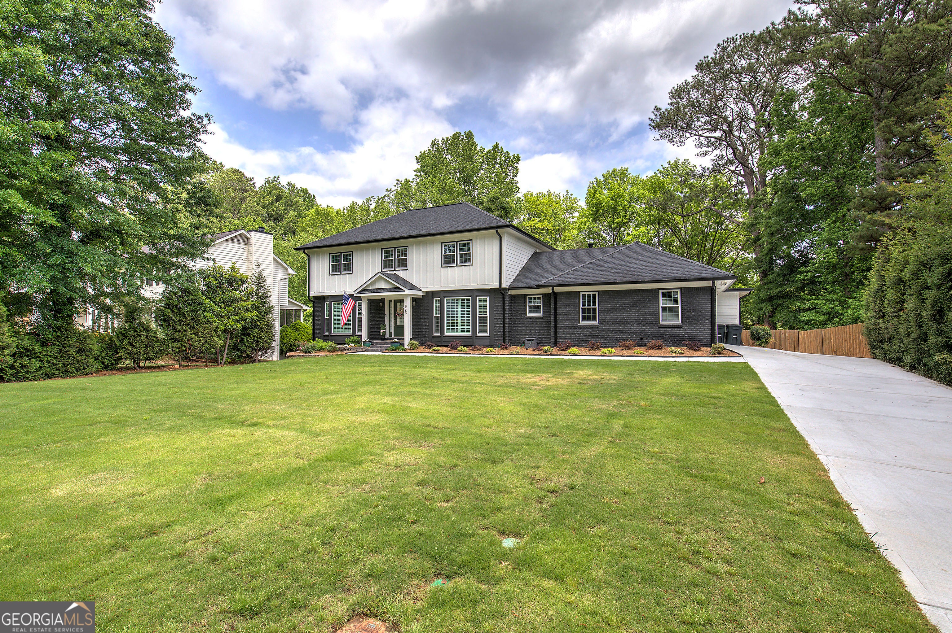 Marietta, Georgia, 30068, United States, 6 Bedrooms Bedrooms, ,5 BathroomsBathrooms,Residential,Active,2044581