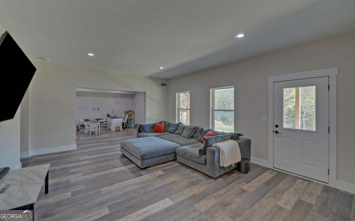 Jasper, Georgia, 30143, United States, 5 Bedrooms Bedrooms, ,5 BathroomsBathrooms,Residential,Active,1941117