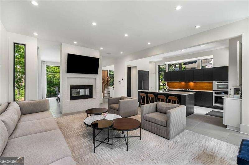 Atlanta, Georgia, 30306, United States, 4 Bedrooms Bedrooms, ,4 BathroomsBathrooms,Residential,Active,1828965