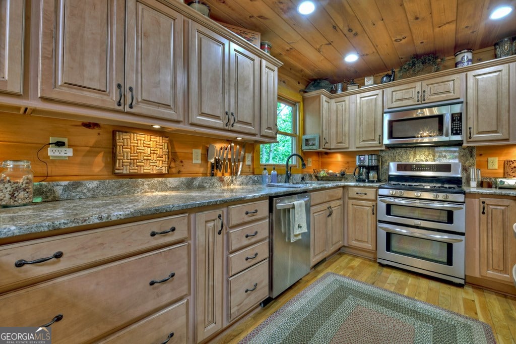 Morganton, Georgia, 30560, United States, 4 Bedrooms Bedrooms, ,6 BathroomsBathrooms,Residential,Active,1945076