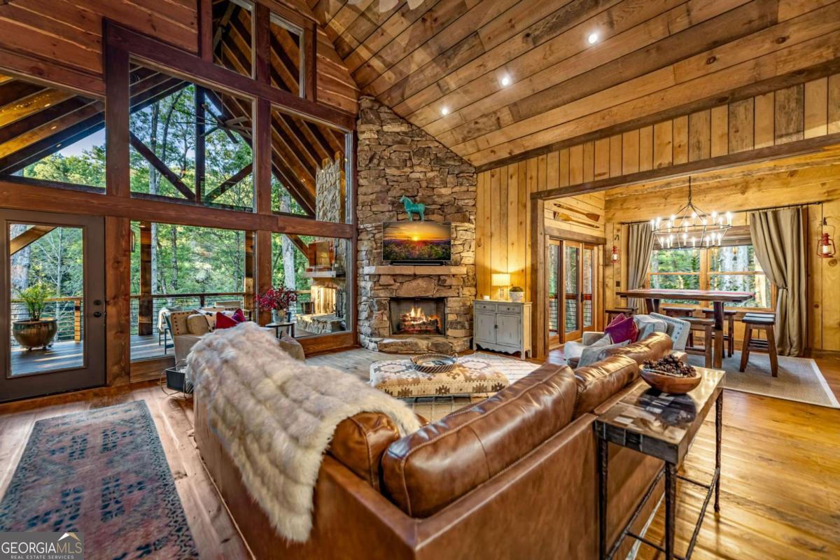 Blue Ridge, Georgia, 30513, United States, 3 Bedrooms Bedrooms, ,5 BathroomsBathrooms,Residential,Active,1973533