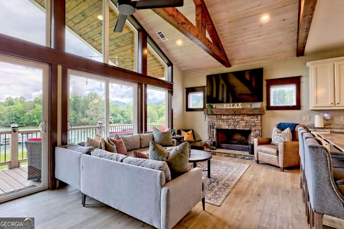Hiawassee, Georgia, 30546, United States, 2 Bedrooms Bedrooms, ,3 BathroomsBathrooms,Residential,Active,1914779