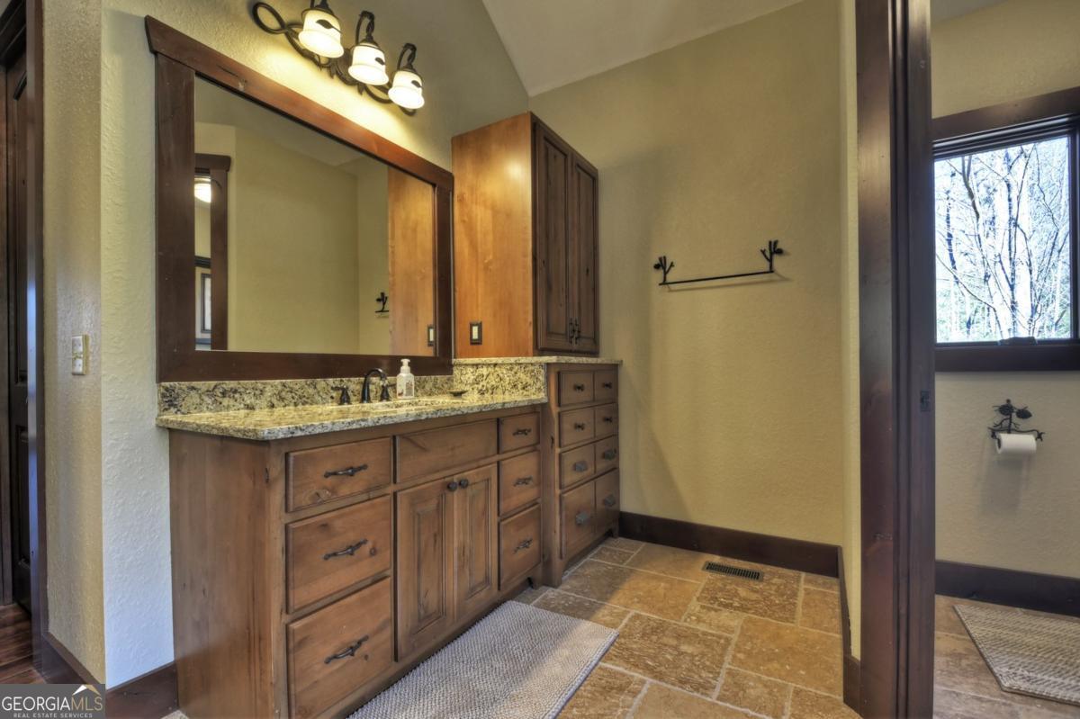 Ellijay, Georgia, 30536, United States, 5 Bedrooms Bedrooms, ,6 BathroomsBathrooms,Residential,Active,1953697