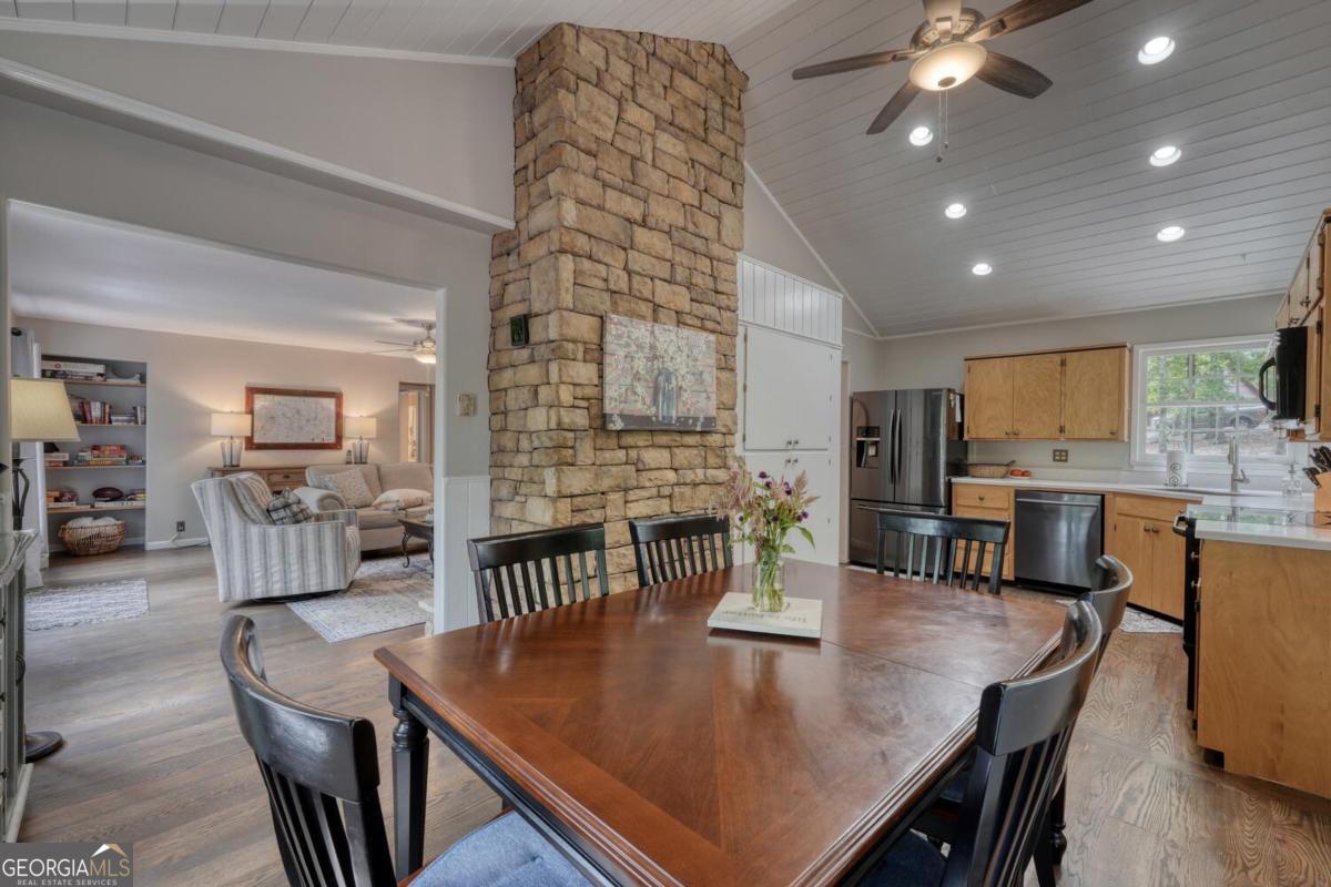 Blairsville, Georgia, 30512, United States, 4 Bedrooms Bedrooms, ,4 BathroomsBathrooms,Residential,Active,1926683