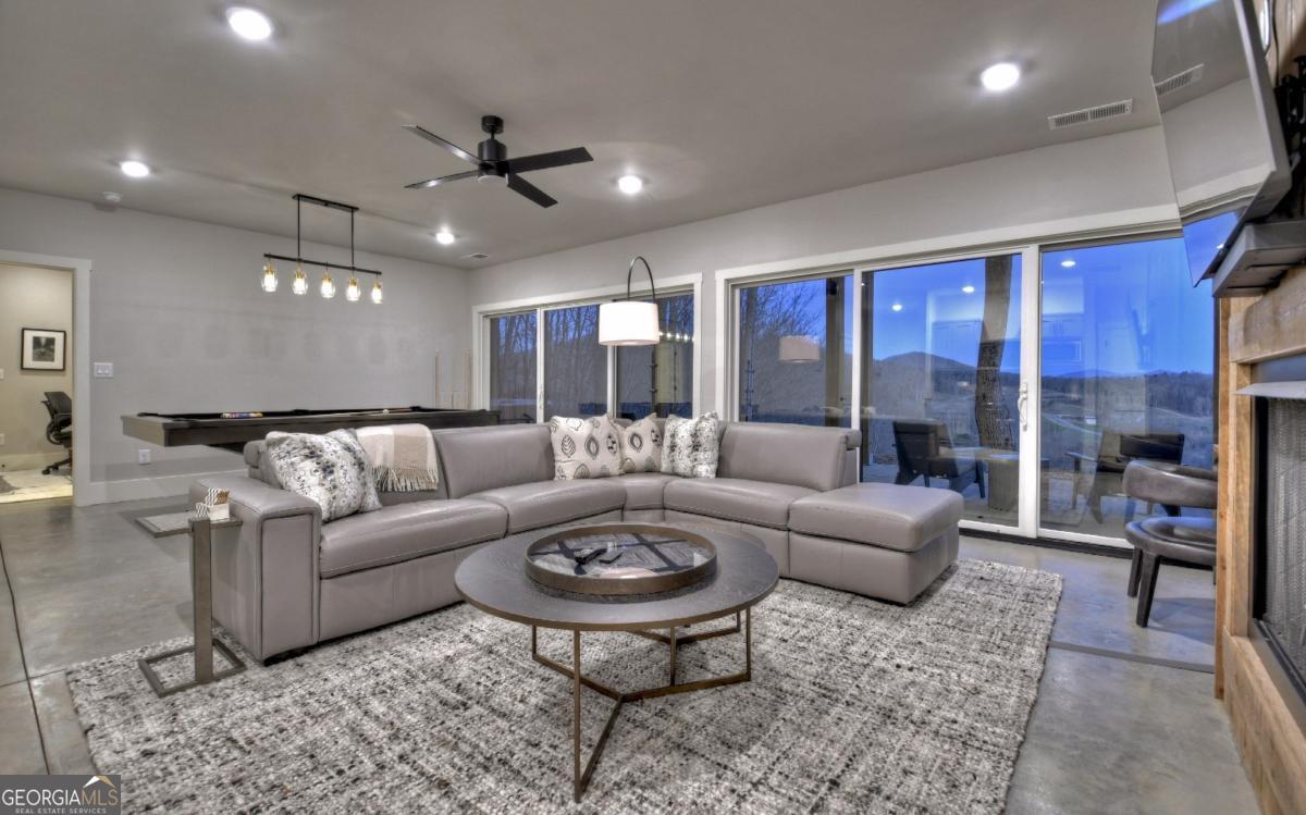 Morganton, Georgia, 30560, United States, 3 Bedrooms Bedrooms, ,4 BathroomsBathrooms,Residential,Active,2010579