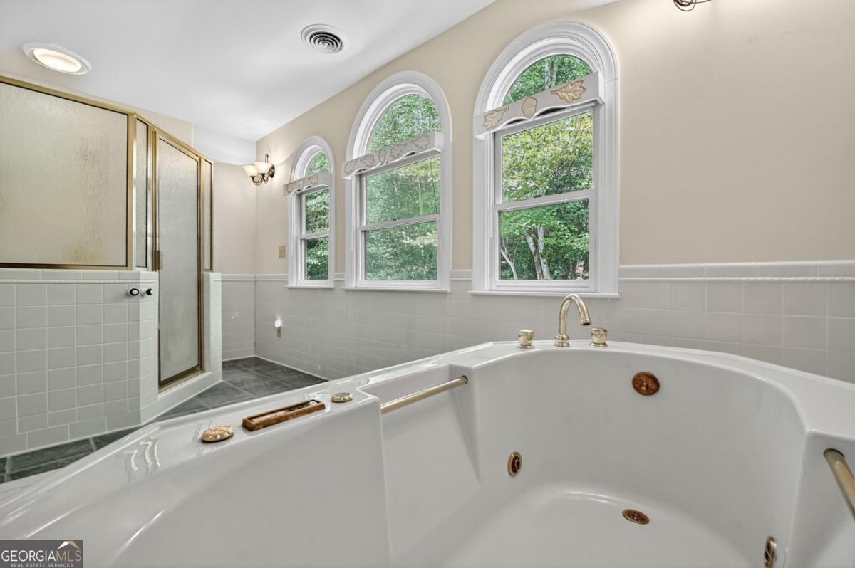 Ellijay, Georgia, 30536, United States, 3 Bedrooms Bedrooms, ,5 BathroomsBathrooms,Residential,Active,1929666